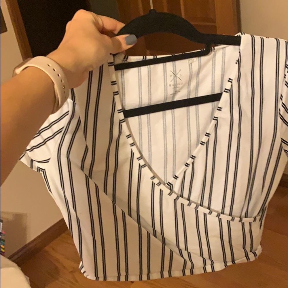 Crisscross cropped top stripped